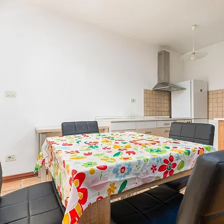 Apartman Mladen A2+1 With Private Parking Place *
