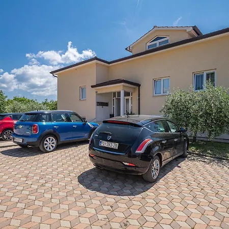 Apartman Mladen A2+1 With Private Parking Place *